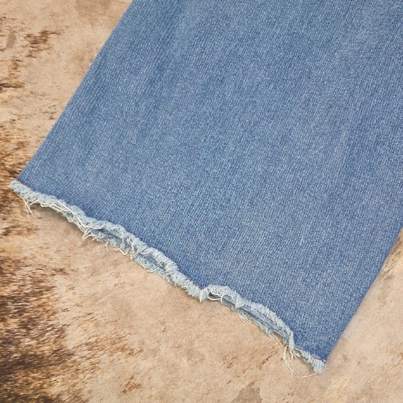 Trendy Distressed Wide-Leg Jeans in Blue - Picture 6 of 6